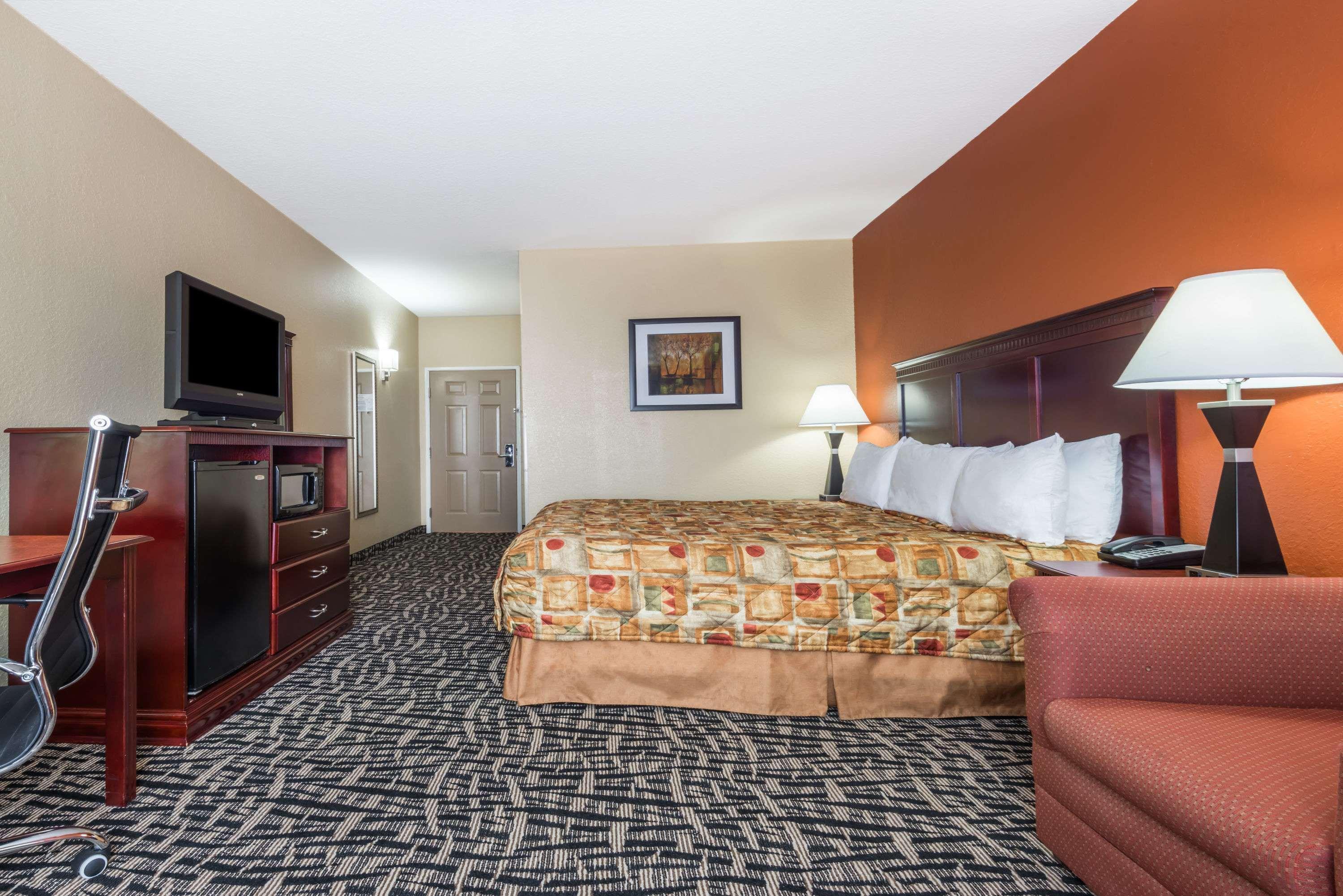 Days Inn & Suites By Wyndham Prattville-Montgomery Zewnętrze zdjęcie