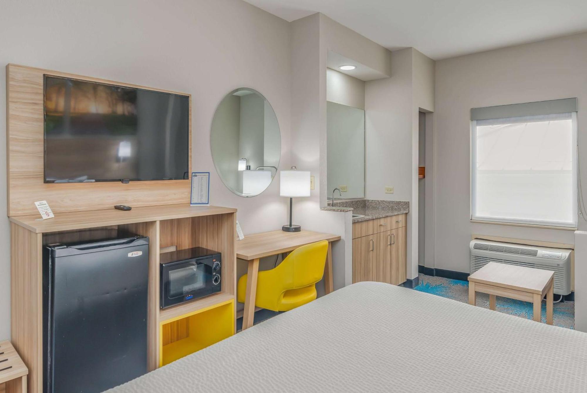 Days Inn & Suites By Wyndham Prattville-Montgomery Zewnętrze zdjęcie