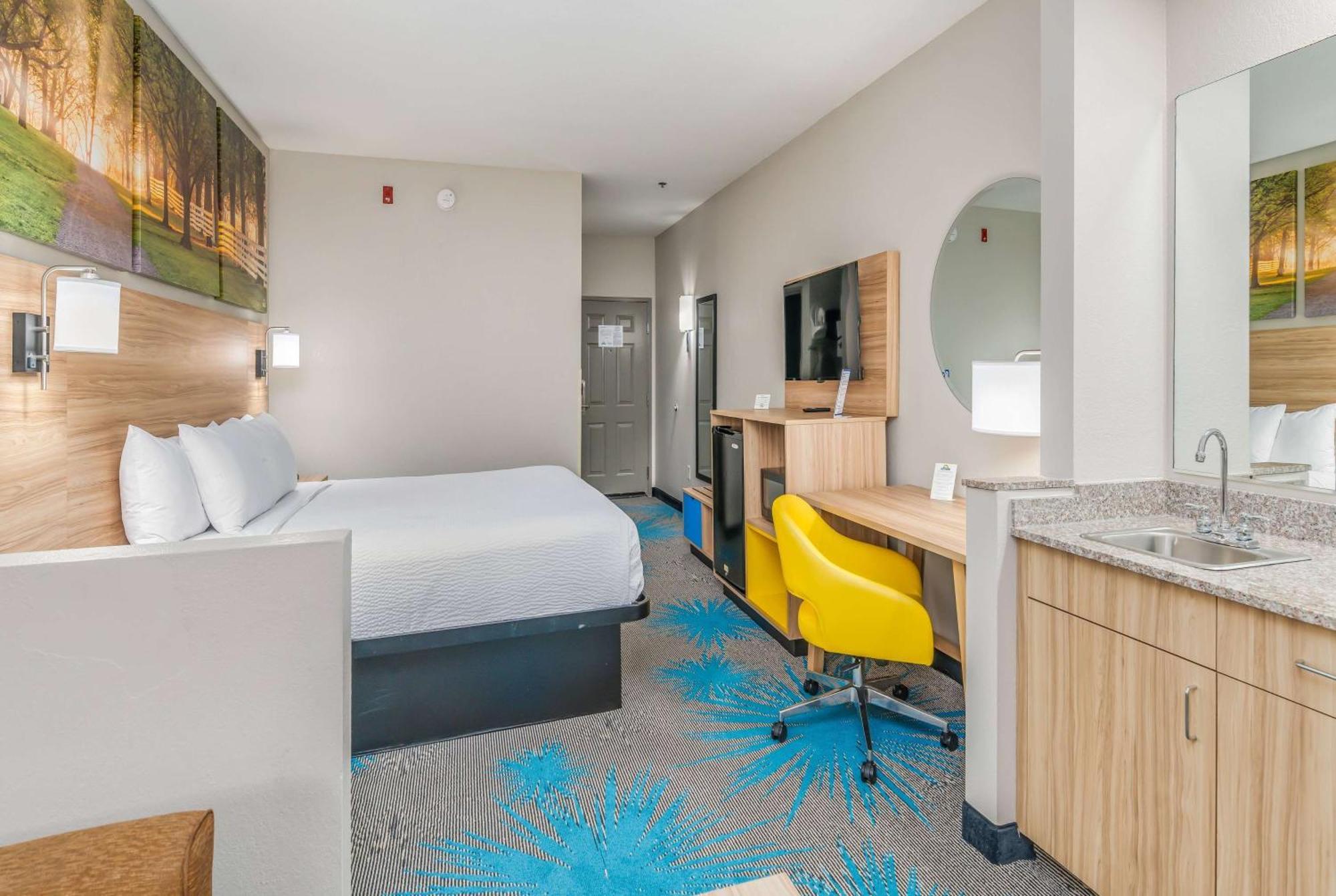 Days Inn & Suites By Wyndham Prattville-Montgomery Zewnętrze zdjęcie